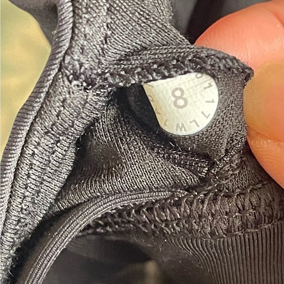 LULULEMON Size 8 Glide And Stride Tank A/B Bra Top Black HBLK Mesh Run Yoga - Picture 10 of 10